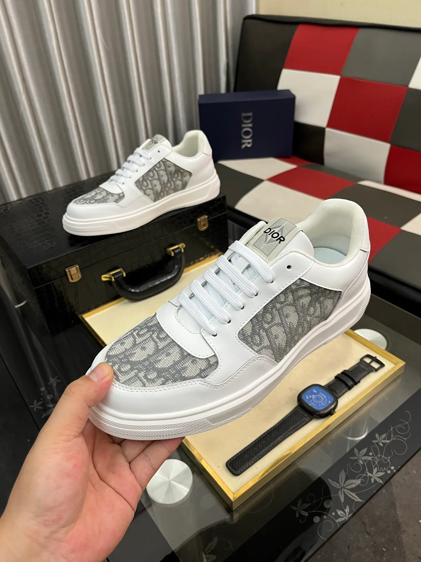 Men's men's shoes 💰420⌚️⌚️Dior unique modern style sneakers. Counter purchasing 🏃casual leather shoes😍😍 original cowhide leather imported from Italy (refuses to discolor and grind feet) soles: original soles specially provided by the original factory, super cool 😍breathable when walking 👍 style design ⚠️ super comfortable and wear-resistant original soles. Just like shooting the real thing 🎬The real thing is better Code number: 38-442️⃣Colors available